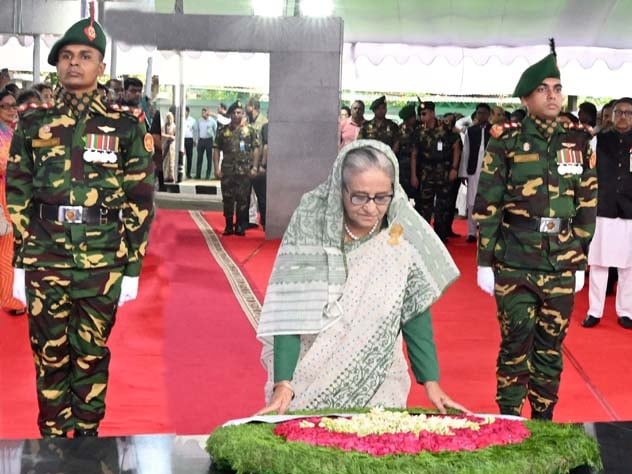 ক্ষমতাসীন আওয়ামী লীগের ৭৫তম প্রতিষ্ঠাবার্ষিকীতে বঙ্গবন্ধুর প্রতি শ্রদ্ধা নিবেদন প্রধানমন্ত্রীর